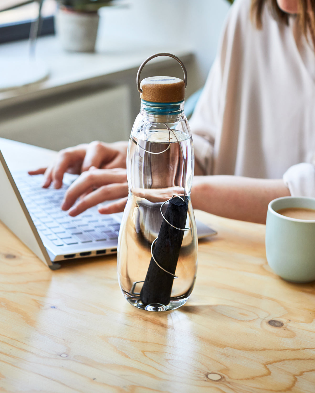 Black+Blum Bouteille d'eau de voyage en verre étanche et légère avec Black+Blum Bouteille d'eau de voyage en verre étanche et légère avec