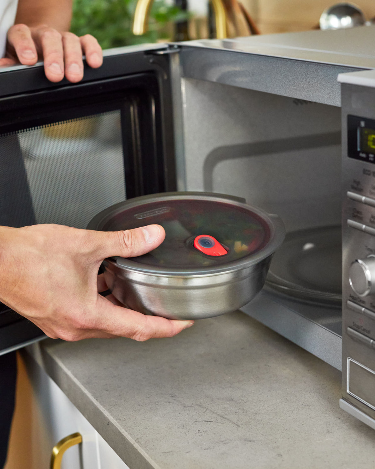 What to do if a bowl sparks or cracks